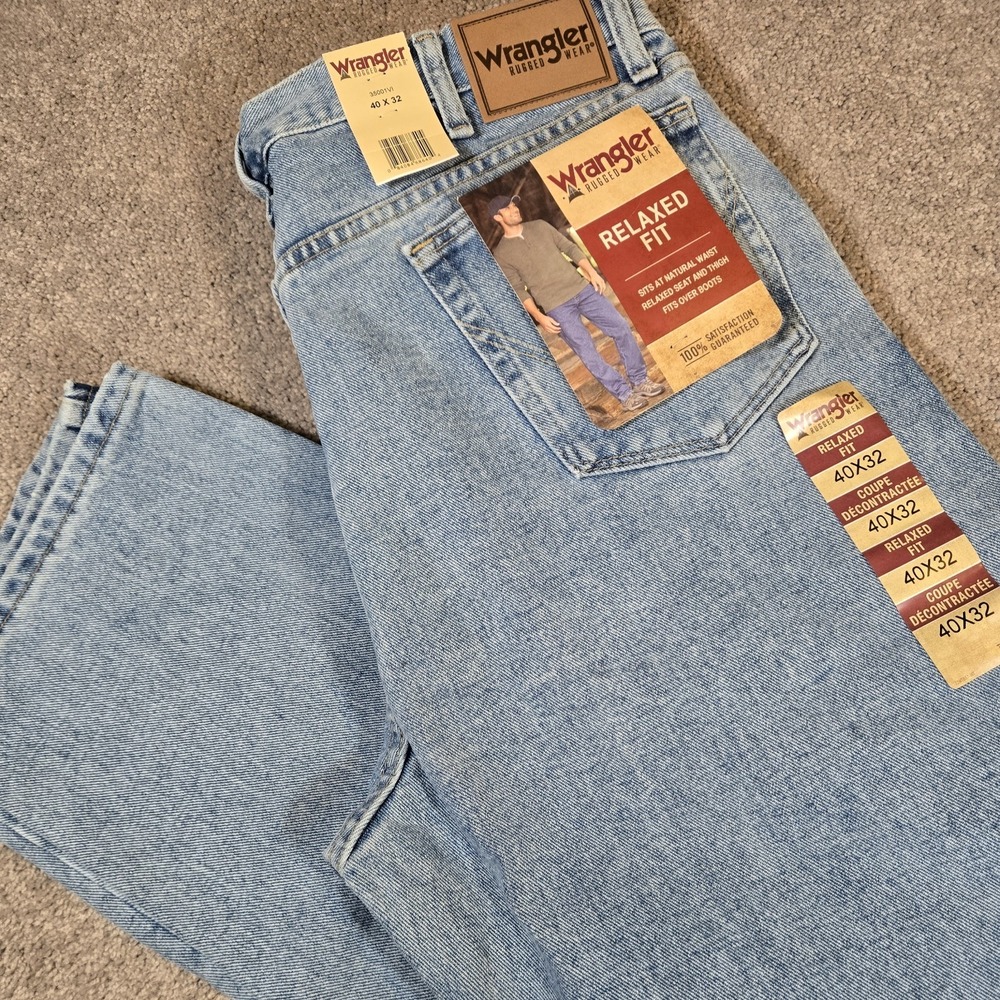 NWT Wrangler Rugged Wear Mens Jeans 100% Cotton Relaxed Fit Durable 40 x‎ 32